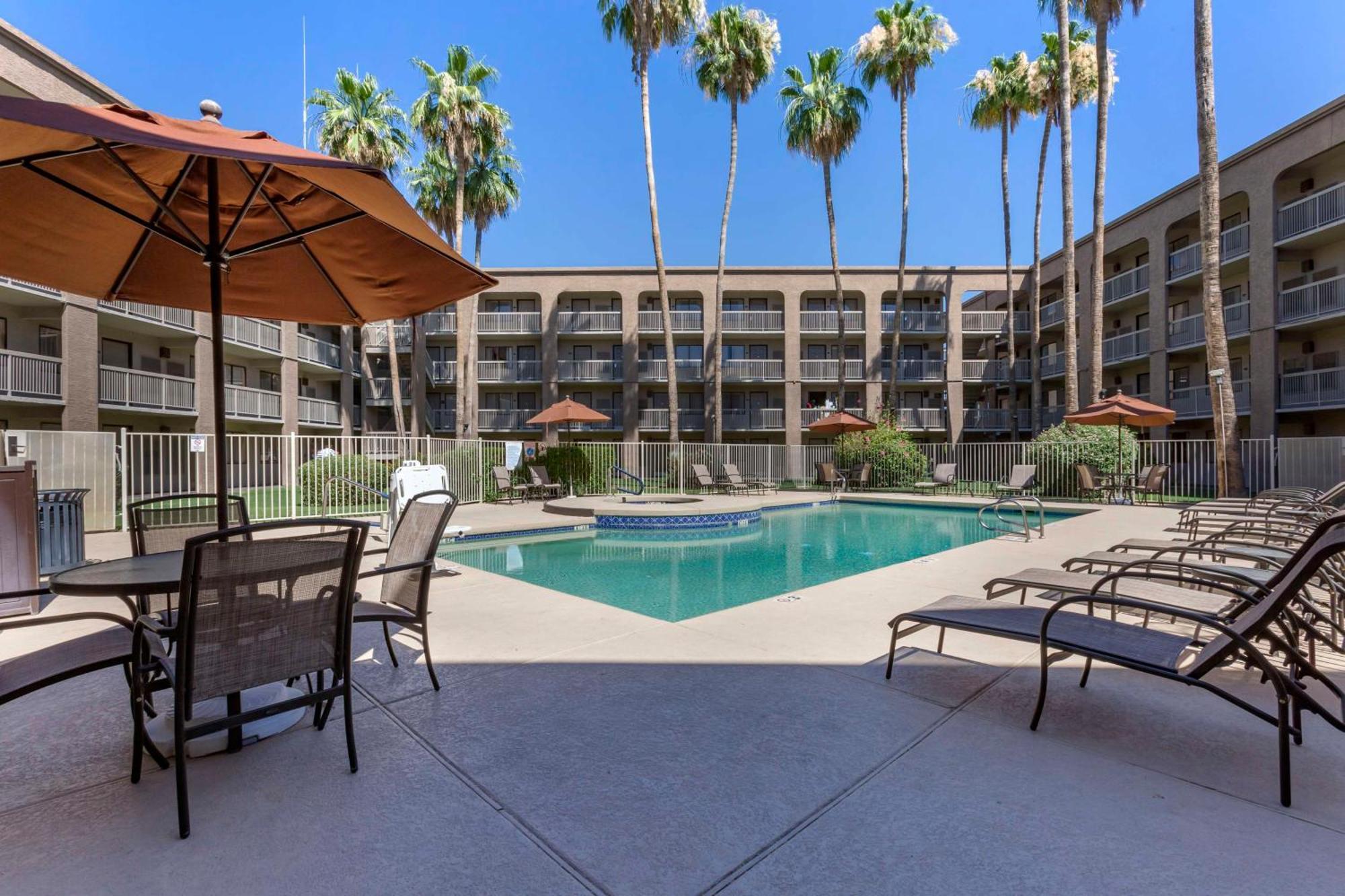 Best Western Plus Scottsdale Thunderbird Suites Εξωτερικό φωτογραφία